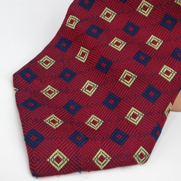 Jos A Banks 100% Silk Red Foulard Geometric Pattern Jacquard Necktie Men's Tie - Picture 5 of 9